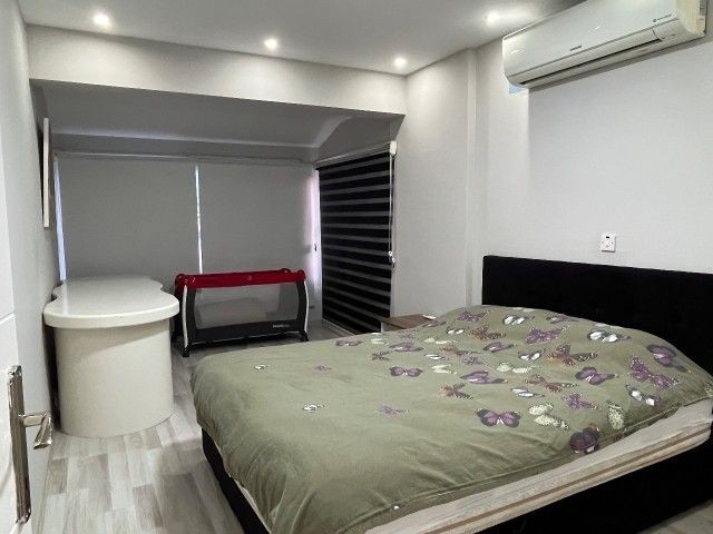 Girne - Alsancak'ta, Camelot Plajı'na 150 metre, özel havuzlu, mobilyalı, beyaz eşyalı 3+1 satılık villa.