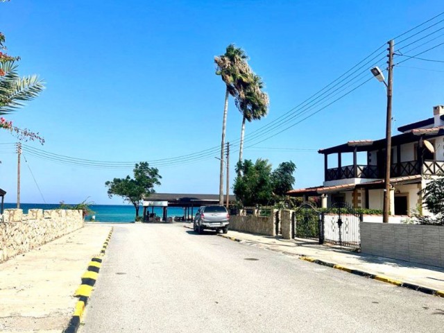 Girne-Alagadi'de satılık 3+1 villa, denize 100 metre. Deniz ve dağ manzaralı.