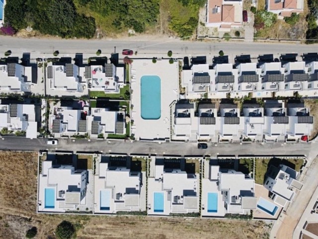 Girne-Karşıyaka'da satılık 2+2 villa, denize 250 metre.