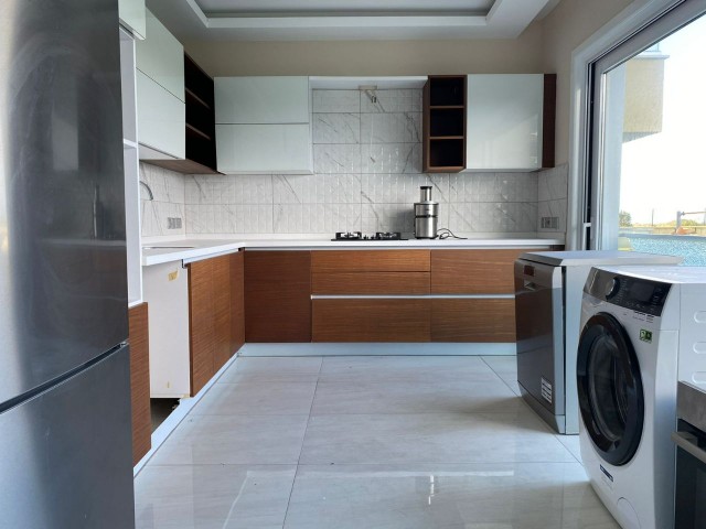 Spacious and fully furnished 3+1 flat for sale in the center of Kyrenia, 300 meters from the sea. We speak Turkish, Russian, English