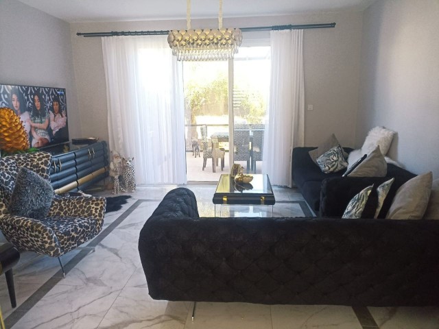 Fully luxuriously furnished, spacious 2+1 flat in Gırne Esentepe