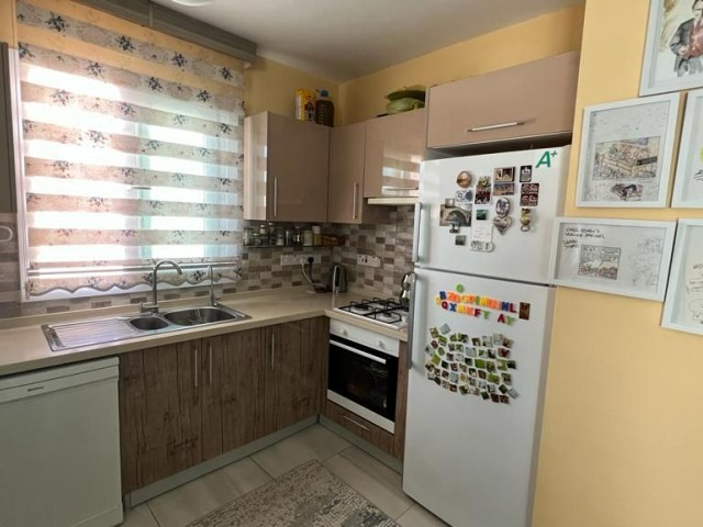 Girne merkezde full eşyalı asansörlü 2+1 satılık daire