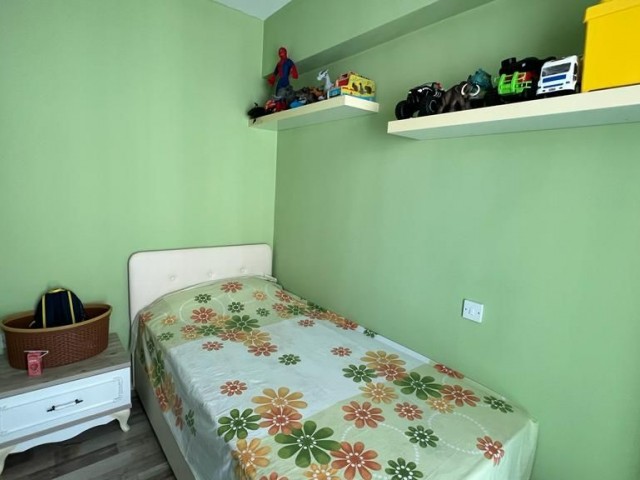 Girne merkezde full eşyalı asansörlü 2+1 satılık daire