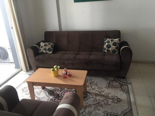 Girne Zeytinlkte dag ve deniz manzarali geniş 1+1 satılık  penthouse daire