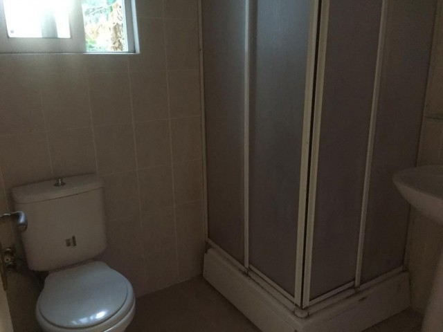 Girne Zeytinlkte dag ve deniz manzarali geniş 1+1 satılık  penthouse daire