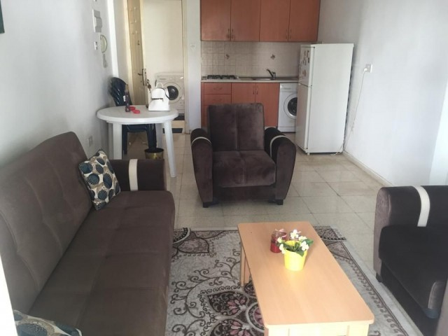 Geräumige 1+1-Penthouse-Wohnung zum Verkauf in Kyrenia Zeytinlk mit Berg- und Meerblick