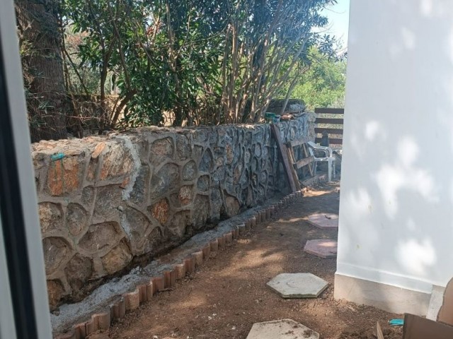 2+1-Wohnung im Erdgeschoss mit Garten zum Verkauf in Kyrenia Lapta