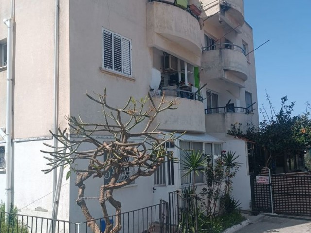 Ground floor 2+1 flat with garden for sale in Kyrenia Lapta