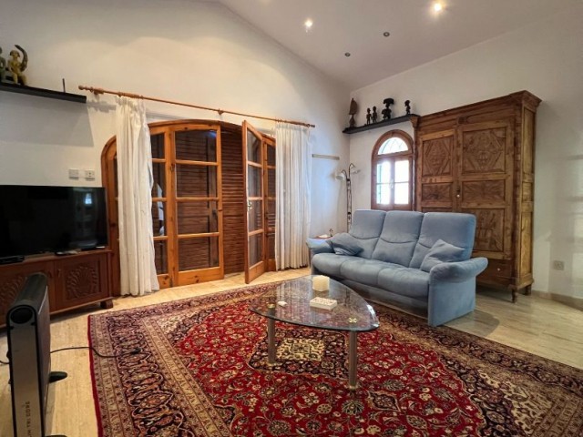  Karmi'de satılık 3 yatak odalı villa