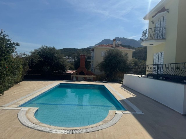 3+1 Haus zu vermieten mit Aussicht und Pool in Zeytinlik