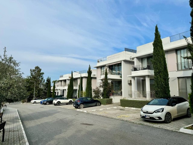 Kyrenia - Alsancak. 2+1 apartment with garden for sale in the luxury complex Milos Park