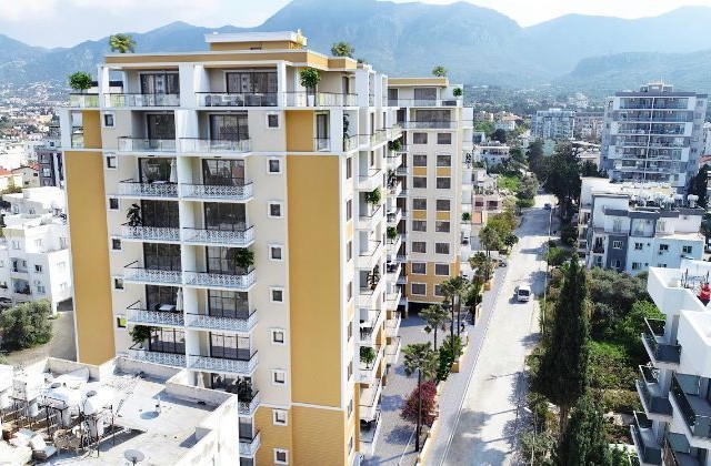 2+1 Wohnung zum Verkauf im modernen Phoenix-Komplex, neu vom Eigentümer, im Kyrenia Center!!! Es bietet Berg- und Meerblick.