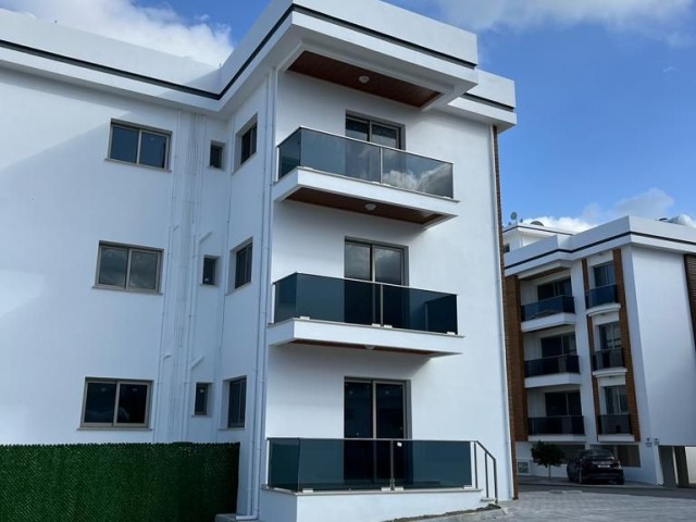 Kyrenia – Alsancak, neue 2+1-Wohnung zum Verkauf mit Meer- und Bergblick.