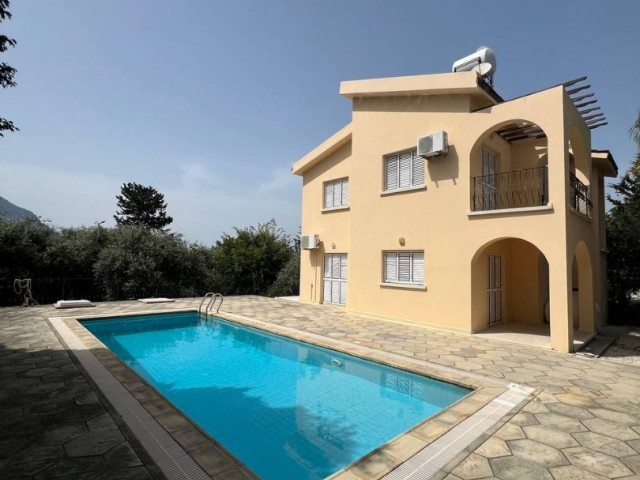 Kyrenia - Lapta, 3+1 Villa zu vermieten mit privatem Pool, 1000 Euro.