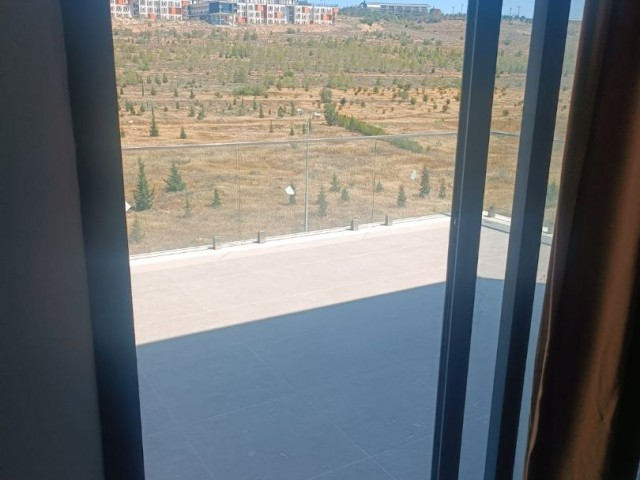 Penthouse flat for sale in a newly completed site in Güzelyurt Kalkanlı