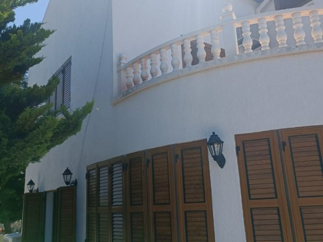 4+1 freistehende Villa zum Verkauf mit herrlichem Berg- und Meerblick in Edremit, Kyrenia