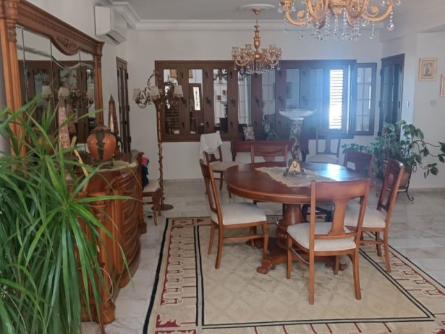 4+1 freistehende Villa zum Verkauf mit herrlichem Berg- und Meerblick in Edremit, Kyrenia