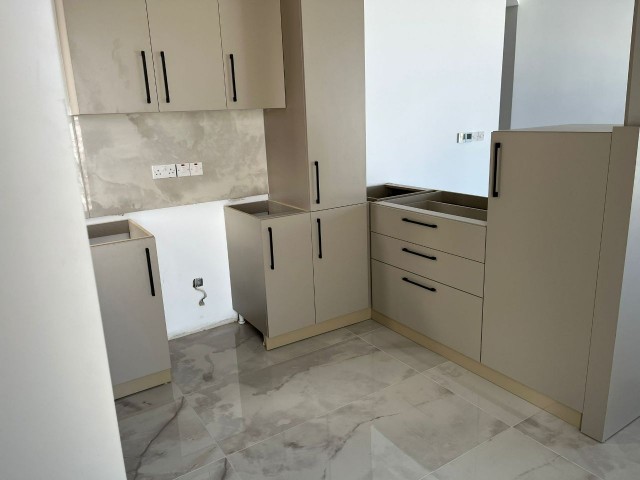 Neu fertiggestellte 2+1-Wohnung direkt am Meer zum Verkauf im Zentrum von Kyrenia.