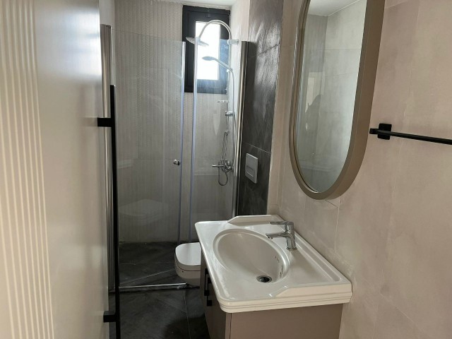 Girne merkez de yeni bitmiş denize sıfır 3+1 satılık  daire.