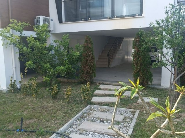 Ultraluxuriöse 3+1-Maisonette-Wohnung zum Verkauf in Zeytinlik, Kyrenia