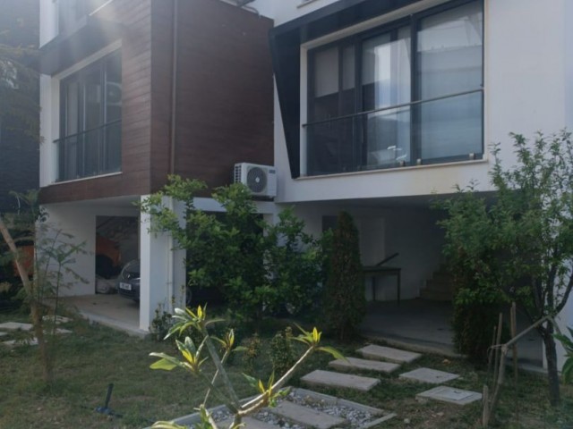 Ultraluxuriöse 3+1-Maisonette-Wohnung zum Verkauf in Zeytinlik, Kyrenia