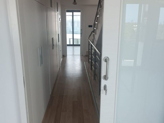 Ultraluxuriöse 3+1-Maisonette-Wohnung zum Verkauf in Zeytinlik, Kyrenia