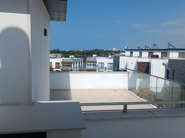 Ultraluxuriöse 3+1-Maisonette-Wohnung zum Verkauf in Zeytinlik, Kyrenia