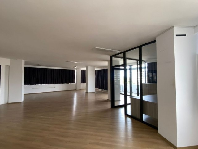 180 m² großes Büro zur Miete im Zentrum von Kyrenia