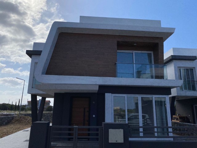 A new 3+1 villa near the sea in Karşıyak is for sale. (Turkish English Russian).