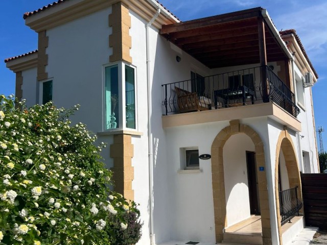 A 3+1 villa for long-term rent in the Karşıyaka area.