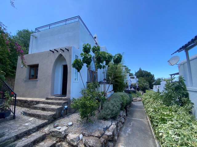 2+1 villa in Edremit for rent. In great residential complex located on mountains with panoramic sea view