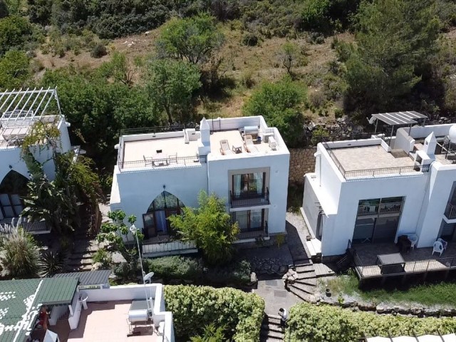 2+1 Villa zur Miete in Edremit. In einer wunderschönen Wohnanlage in den Bergen mit Panoramablick auf das Meer.
