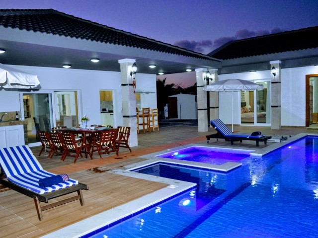 LUXURY VILLAS IN YESILTEPE