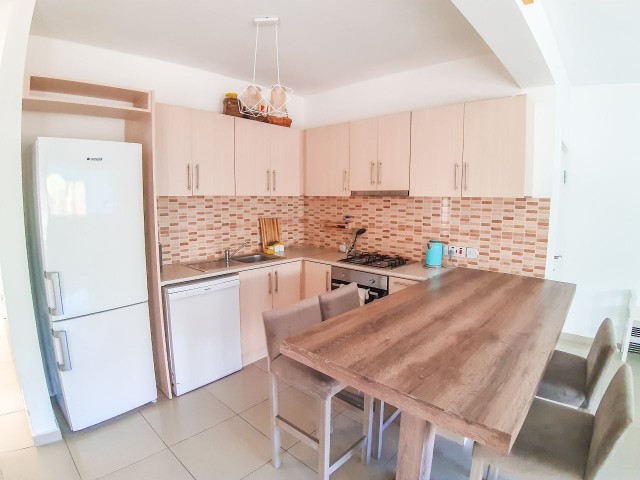 3 bedroom apt WITH WIDE GARDEN IN COMPLEX CLOSE TO THE SEA