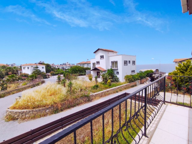 3 + 1 300m2 VILLA, 50 M TO THE SEA