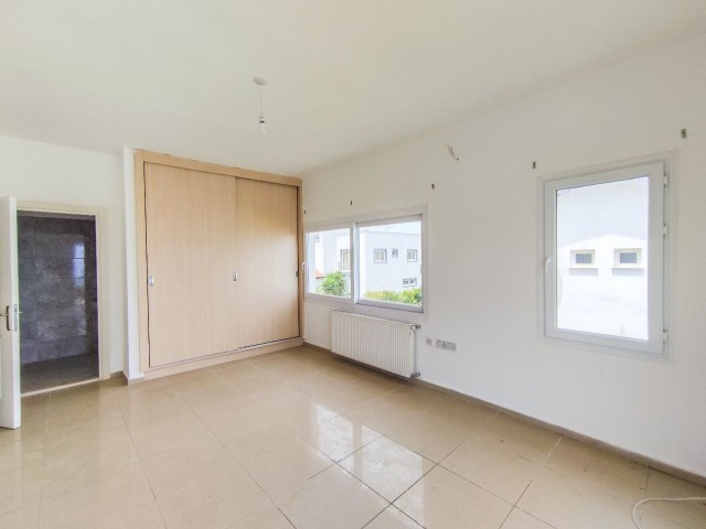 ESYALI YADA ESYASIZ 3+1 300m2 VILLA, DENIZE 50 M