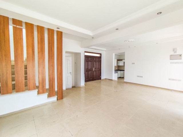 ESYALI YADA ESYASIZ 3+1 300m2 VILLA, DENIZE 50 M