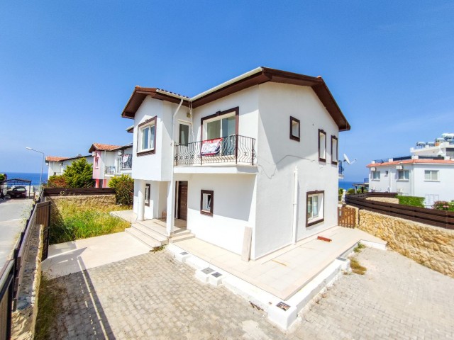 ESYALI YADA ESYASIZ 3+1 300m2 VILLA, DENIZE 50 M