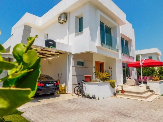 LUXUS 3 + 1 VILLA ZU VERMIETEN IN KYRENIA-KARAOGLANOGLU BEÖLESI ** 