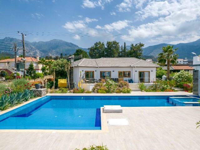 5 Bedroom Villa with Private Pool for Daily Rent in Alsancak region ** 