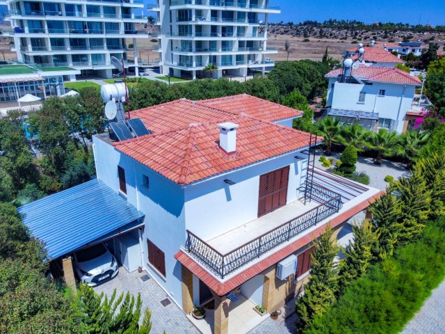 VILLA 3+1. ZU VERKAUFEN. MEERESFRONT.  PIER. BOSPHORUS