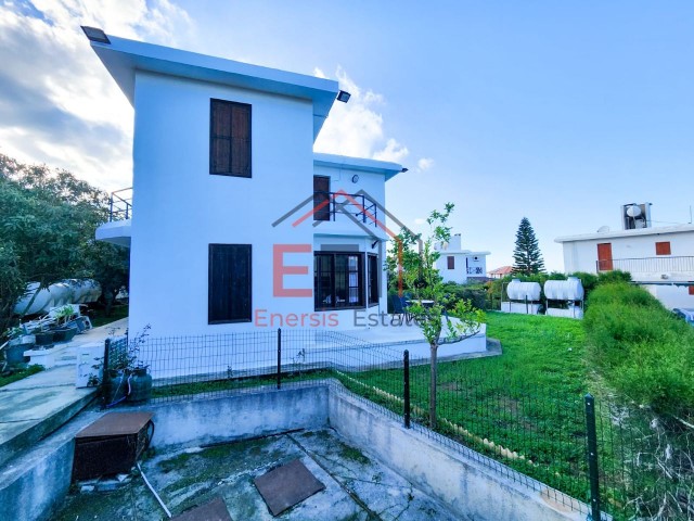 2+1 IKIZ VILLA  KIRALIK. HAVUZLU SITE IÇERISINDE. EDREMIT