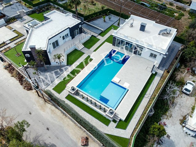 Freistehende Villa mit Berg- und Meerblick in der Region Alsancak 