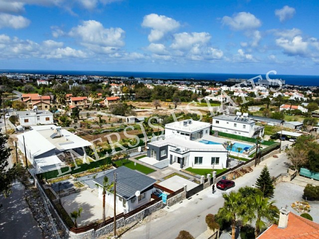 Freistehende Villa mit Berg- und Meerblick in der Region Alsancak 