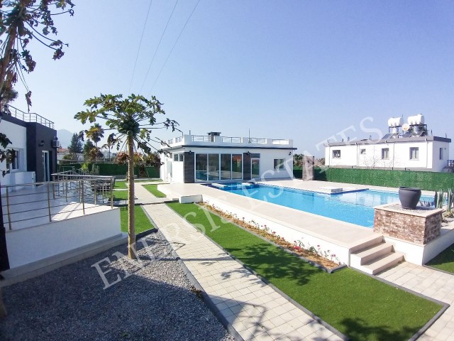 Freistehende Villa mit Berg- und Meerblick in der Region Alsancak 