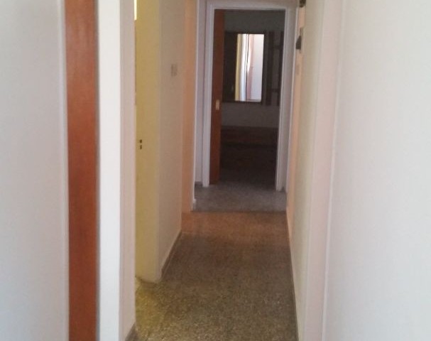 3+2 Fully furnished flat in Yenisehir Nicosia, free internet, 3 minutes walk to bus stop, 5 minutes to Dereboyu