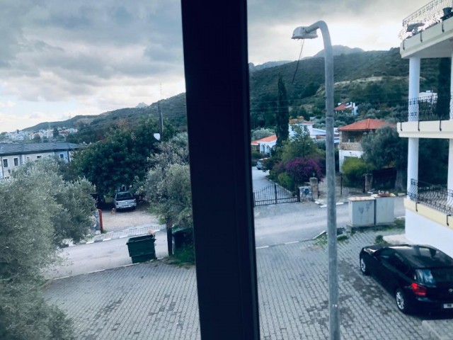 3-Zimmer-Wohnung mit Blick auf Alsancak dag ** 