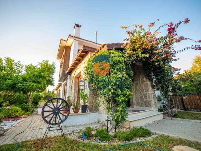 Sessiz çıkmaz sokakta az bakım gerektiren sicak 3 yatak odalı, aile evi 