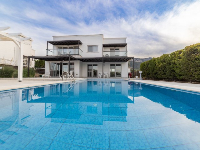 Impressive Family Home With Pool and Child-Friendly Yard, Catalkoy