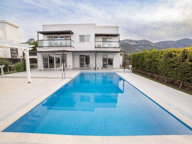 Impressive Family Home With Pool and Child-Friendly Yard, Catalkoy